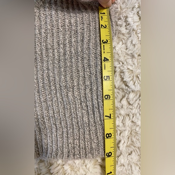 Forever 21 Sweater Crop Top / Tank Size S - Picture 5 of 5